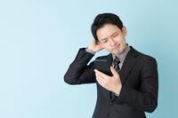 あなたは大丈夫？スマホ使用時の“おじさん”的振る舞い